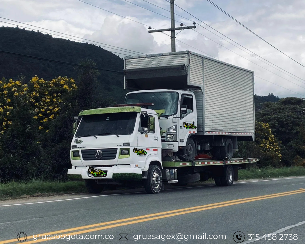 grúa trasladando vehículo en vía principal servicio de grúas Usaquén y Suba, atención rápida de AGEX Grúas con servicio de grúas Usaquén y Suba, remolque seguro con servicio de grúas Usaquén y Suba las 24 horas, automóvil siendo auxiliado en carretera servicio de grúas Usaquén y Suba, equipo especializado en servicio de grúas Usaquén y Suba, rescate vehicular confiable servicio de grúas Usaquén y Suba AGEX, camión averiado recibiendo servicio de grúas Usaquén y Suba, traslado rápido y seguro con servicio de grúas Usaquén y Suba, operador profesional brindando servicio de grúas Usaquén y Suba, asistencia inmediata servicio de grúas Usaquén y Suba disponible 24/7