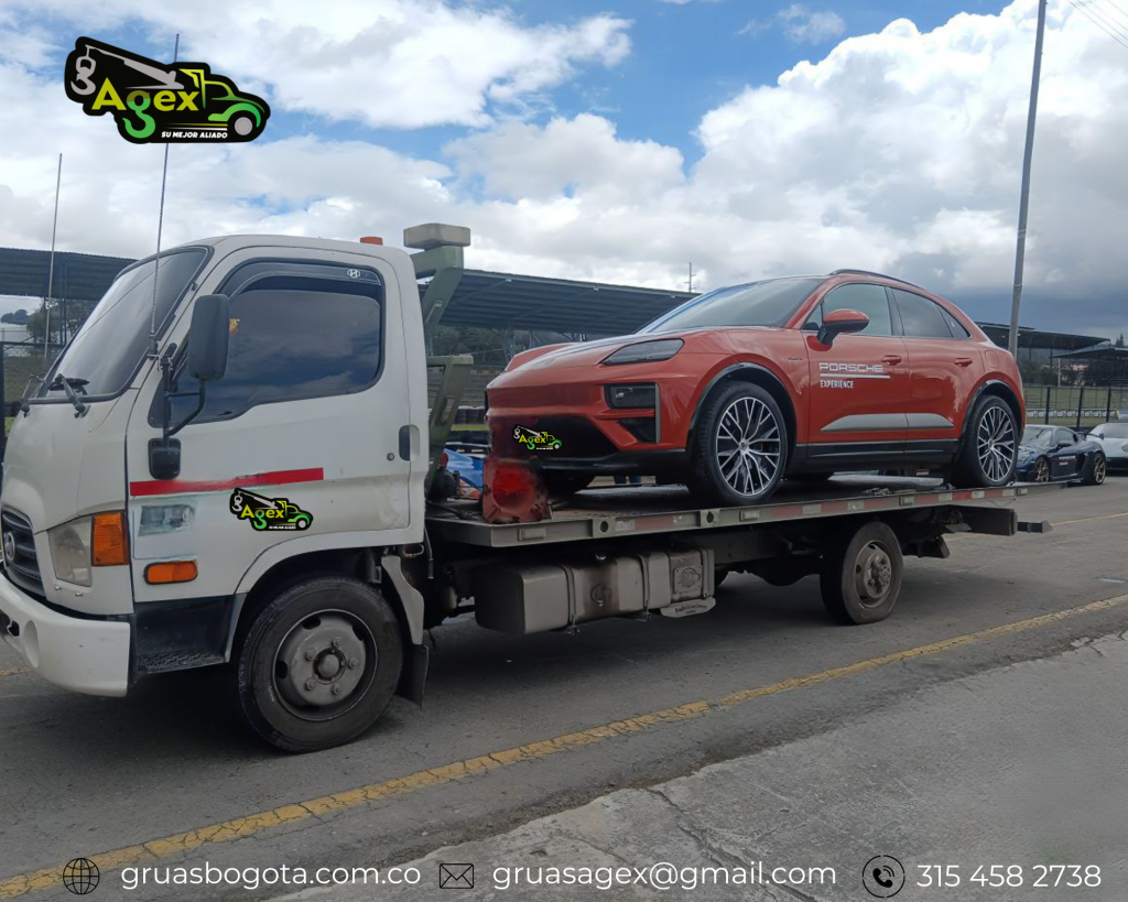 grúa trasladando vehículo en vía principal servicio de grúas Usaquén y Suba, atención rápida de AGEX Grúas con servicio de grúas Usaquén y Suba, remolque seguro con servicio de grúas Usaquén y Suba las 24 horas, automóvil siendo auxiliado en carretera servicio de grúas Usaquén y Suba, equipo especializado en servicio de grúas Usaquén y Suba, rescate vehicular confiable servicio de grúas Usaquén y Suba AGEX, camión averiado recibiendo servicio de grúas Usaquén y Suba, traslado rápido y seguro con servicio de grúas Usaquén y Suba, operador profesional brindando servicio de grúas Usaquén y Suba, asistencia inmediata servicio de grúas Usaquén y Suba disponible 24/7